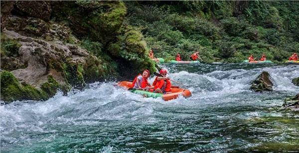 黃龍洞、天門仙山、猛洞河、鳳凰古城“湘西神秘之旅”5日游