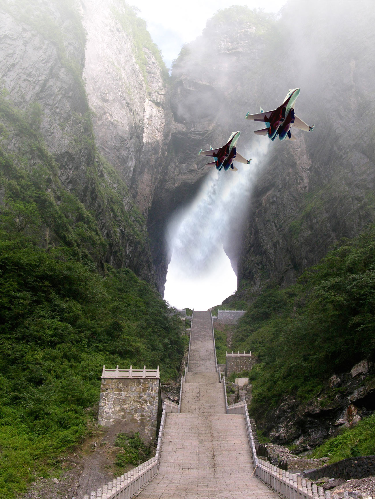 C玻璃橋、天門(mén)仙山、夯吾苗寨、鳳凰古城“神秘湘西之旅” 品質(zhì)純玩2晚3日游