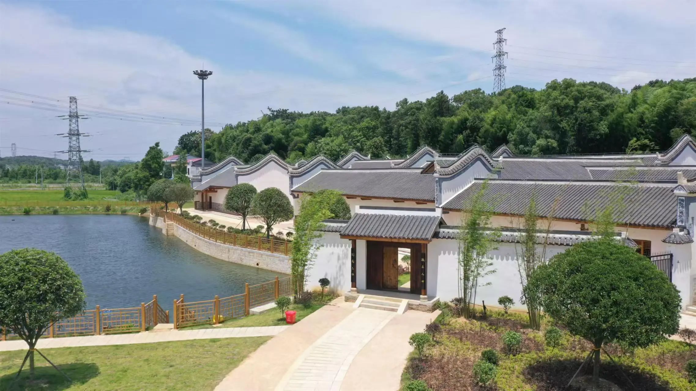 清溪村、天意木國景區(qū)、明清古巷、市博物館、胡林翼故居二日游